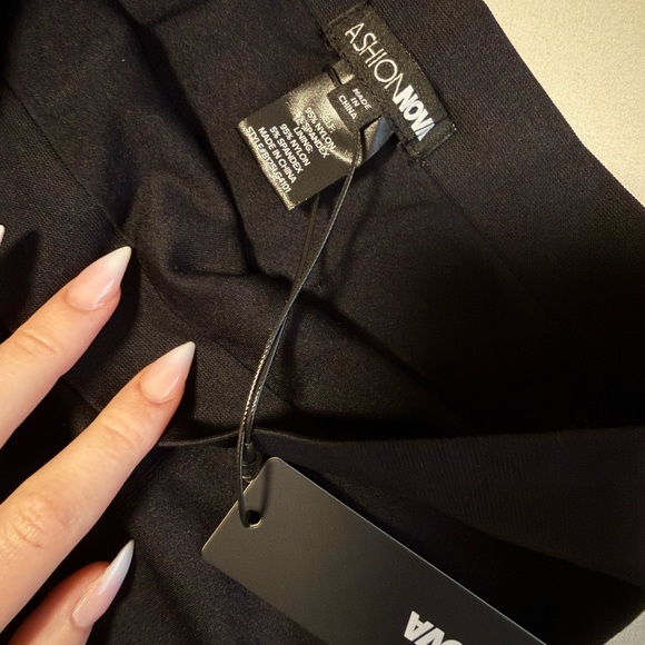 Fashion Nova Black Women's Capris - Picture 3 of 3